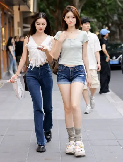 上海夜生活打卡指南：品茶交友与网红地标全攻略