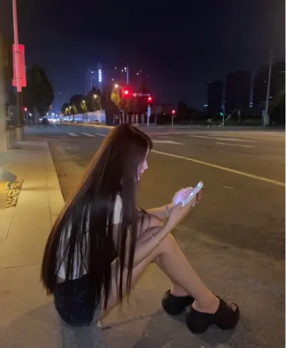 申城夜游指南：解锁上海吃喝攻略与同城社交的极致体验 🌃